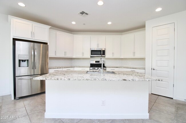 Building Photo - 12546 W Calle De Baca