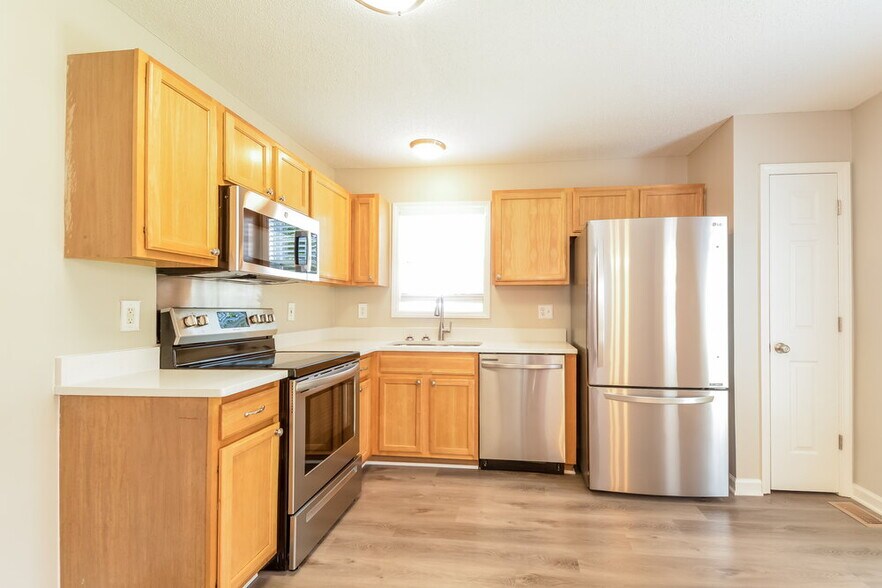 Building Photo - 1256 Grovewood Dr