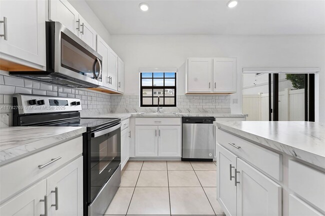 Building Photo - 1161 SW 6th Ct