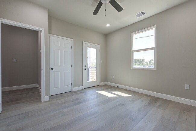 Building Photo - 19112 Sears Dr