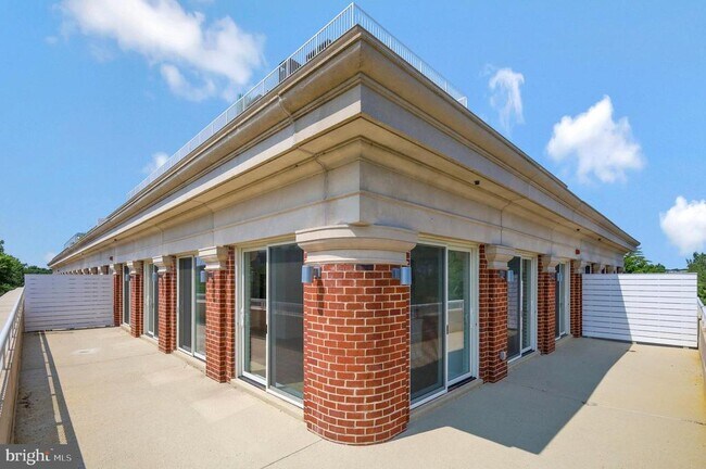 Building Photo - 635 Slaters Ln