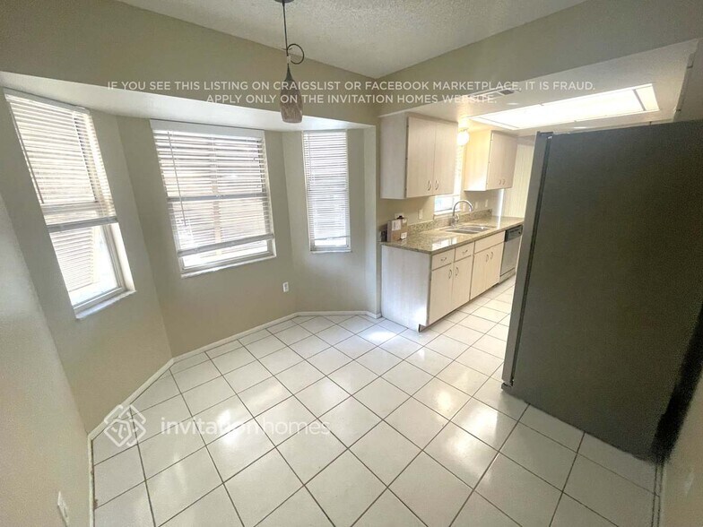 Building Photo - 756 Leeward Rd
