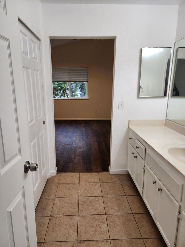 Building Photo - 1953-1955 Glen Ridge Dr