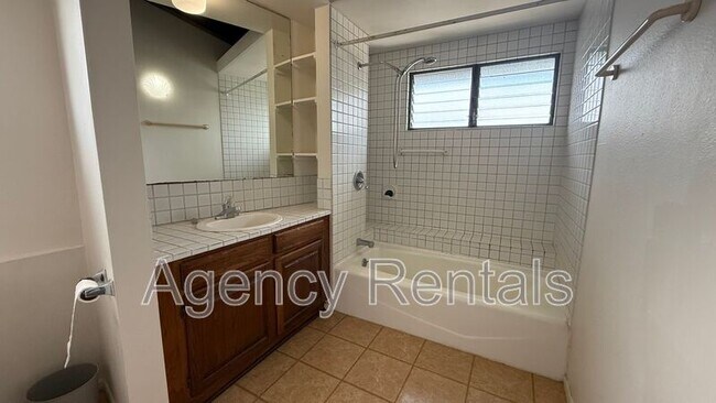 Building Photo - 427 Paumakua Pl