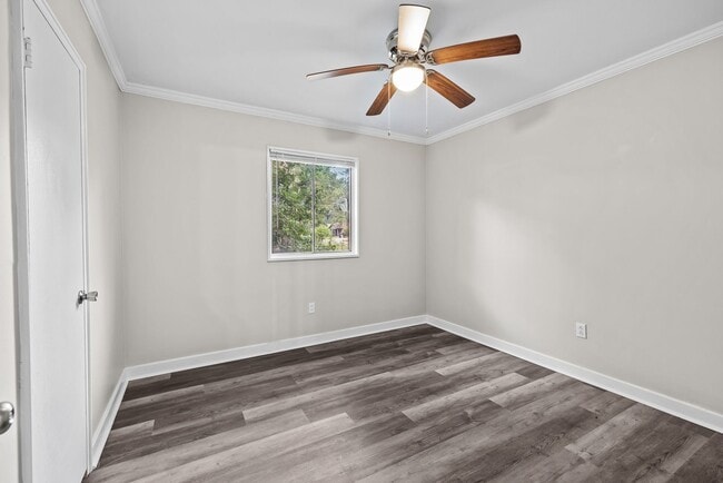 Building Photo - Charming 4 Bedroom, 2 Bathroom house