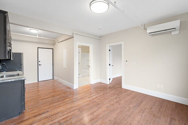 Building Photo - 702 20th St