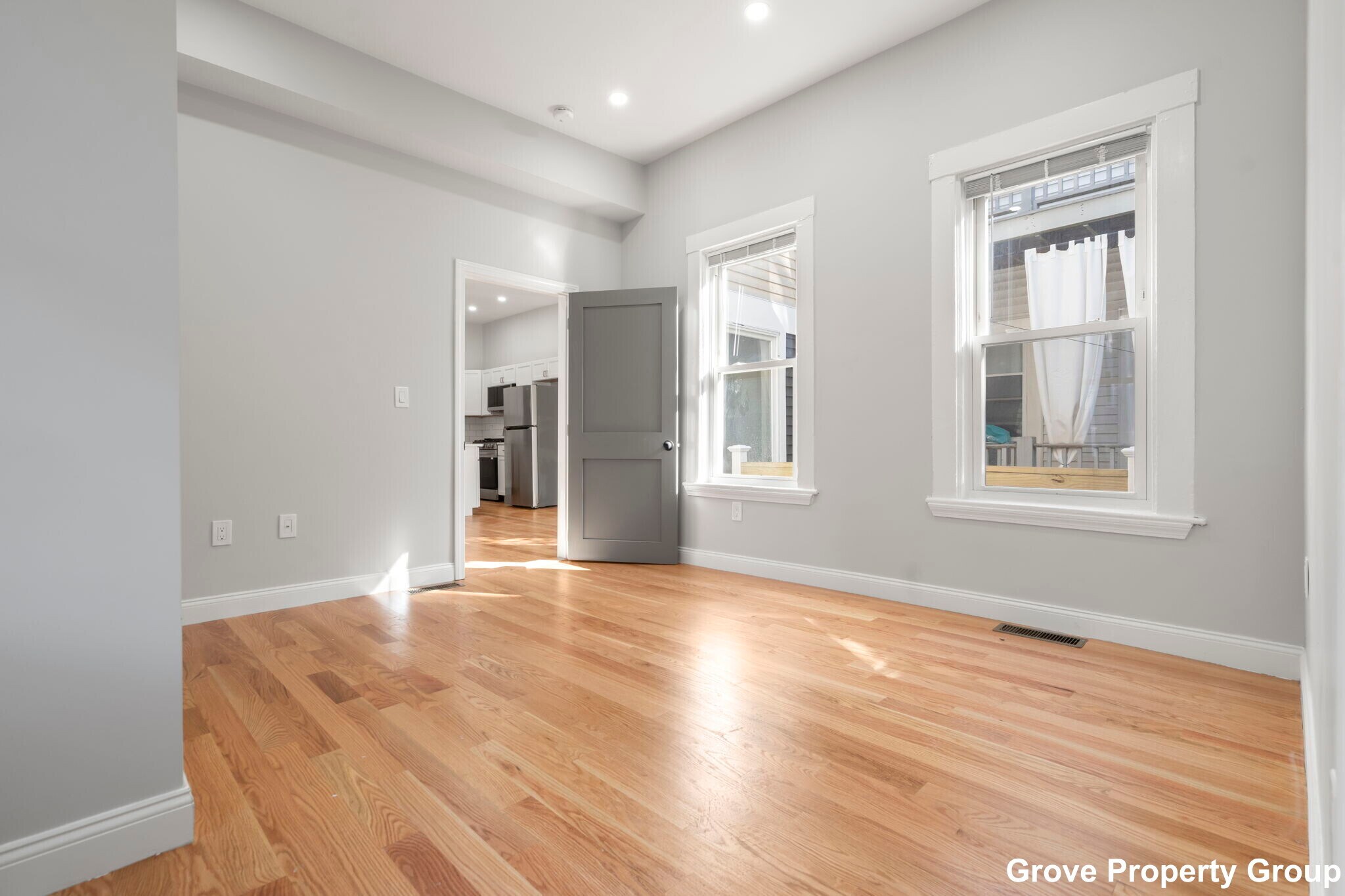 Building Photo - 531 E 5th St