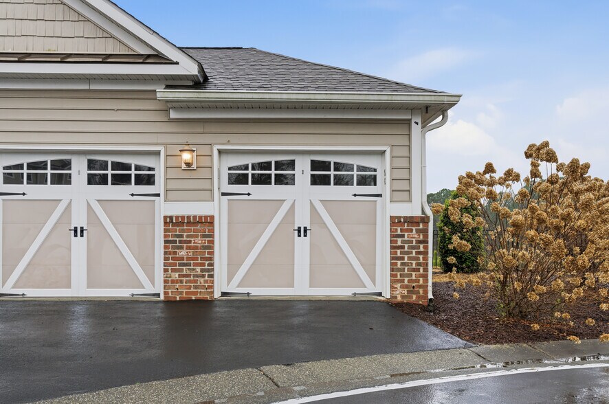 Building Photo - 10421 Rosegate Ct