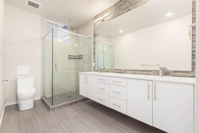 Building Photo - 802 29th Ave S