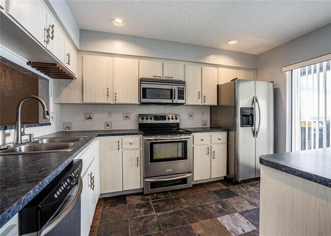 Building Photo - 8 Huntley Ct