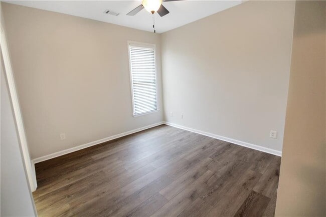Building Photo - 258 Brookcliff Dr NE