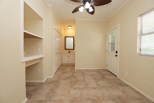 Building Photo - 44 Indian Clover Dr