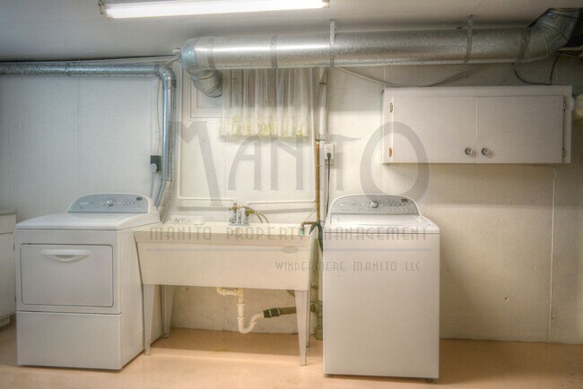 Building Photo - **COMING SOON** Spacious Hobby Home