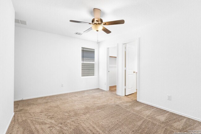 Building Photo - Charming Home Awaits: Spacious & Modern Living in a Prime Location