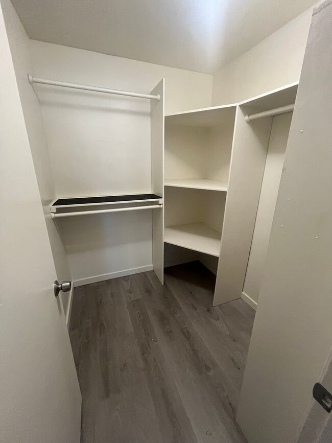 Building Photo - Spacious 2 Bed / 1 Bath Upstairs Condo in San Carlos – Utilities Included!