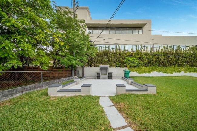 Building Photo - 8275 SW 41st St