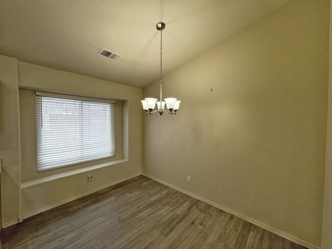 Building Photo - 7152 Elk Creek Rd NE