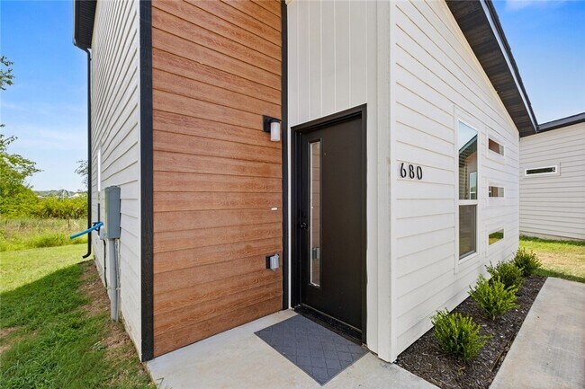 Building Photo - 680 Pacific Ave