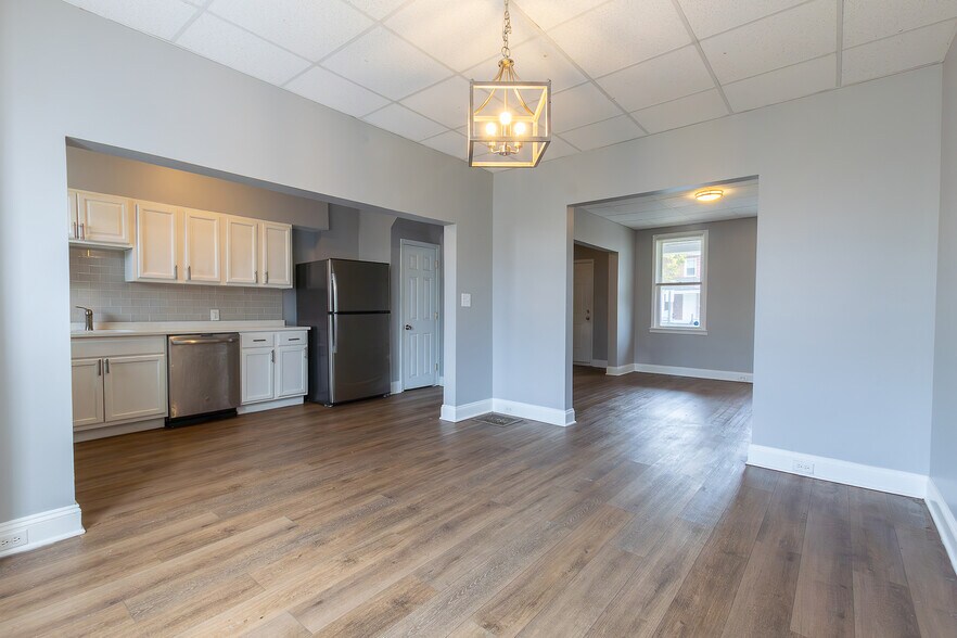 Building Photo - 3063 Mayfield Ave