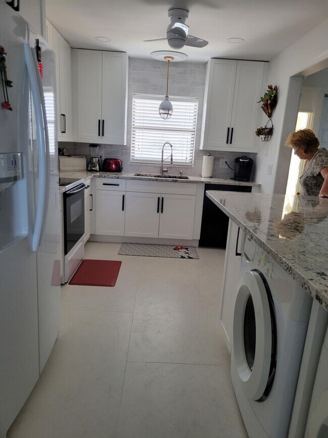 Building Photo - 200 Intracoastal Pl