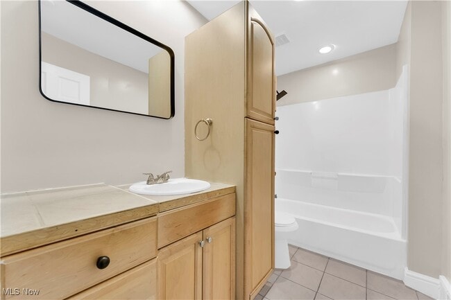 Building Photo - 401 E 257th St