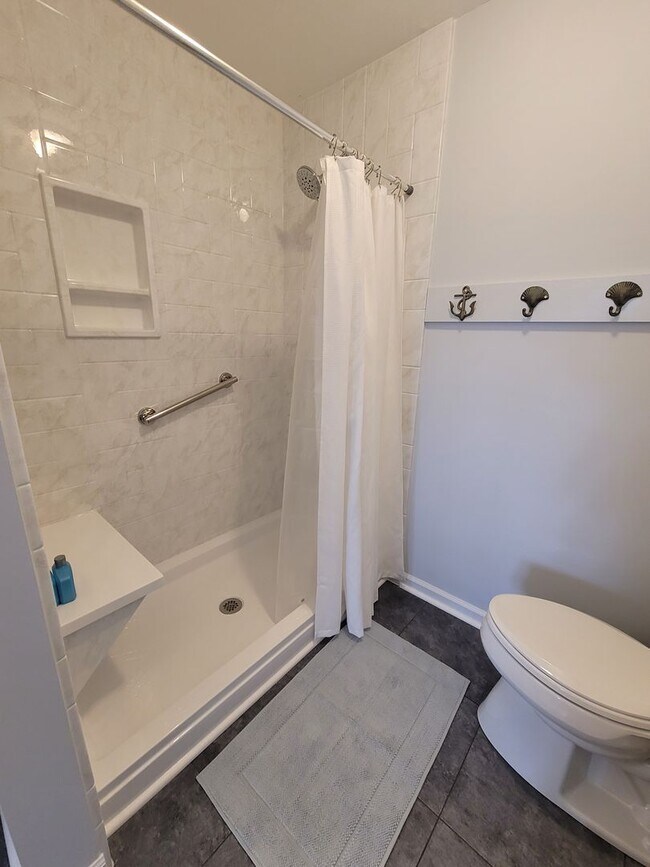 Building Photo - Welcome to our stunning 3-bedroom, 2-bathroom condo located in the beautiful city of Wilmington, NC.