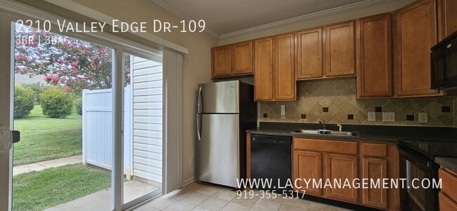 Building Photo - 2210 Valley Edge Dr