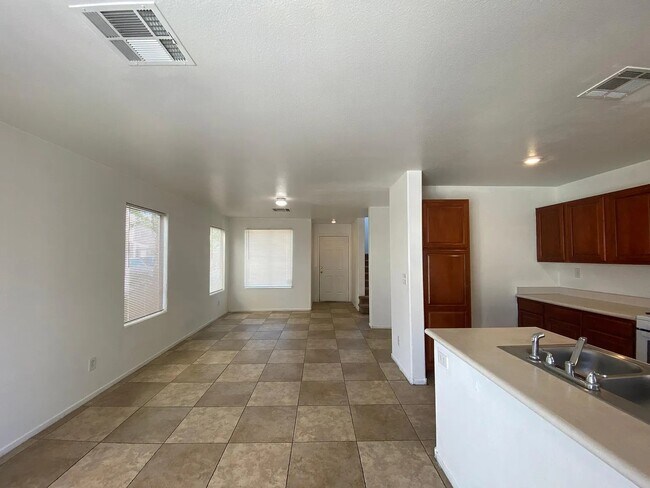 Building Photo - 6062 St Petersburg Dr