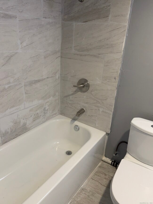 Building Photo - 161 Sleeping Giant Dr