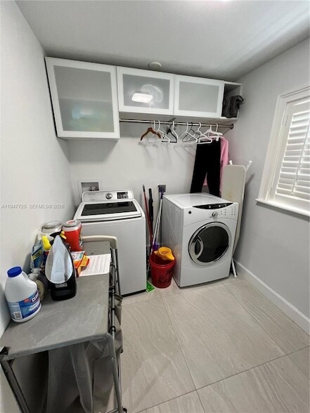 Building Photo - 5510 Bayview Dr