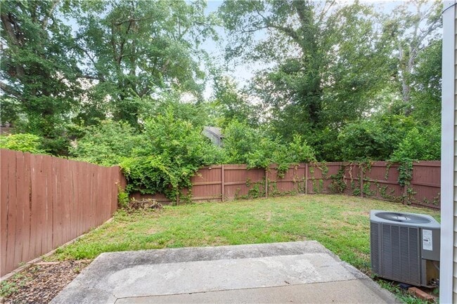 Building Photo - 1585 Springleaf Point SE