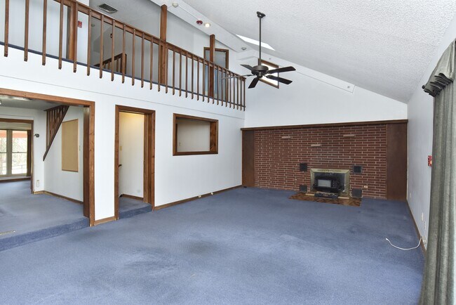 Building Photo - 5741 W Cedar Ave