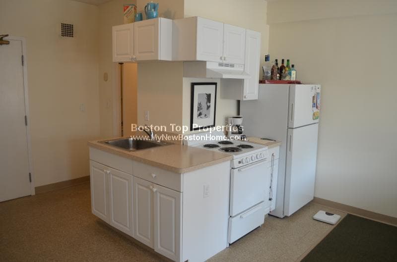 Building Photo - 1050 Hancock St