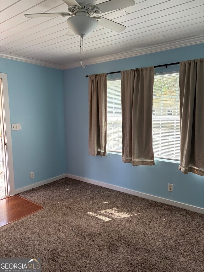 Building Photo - 102 W Grady Ave