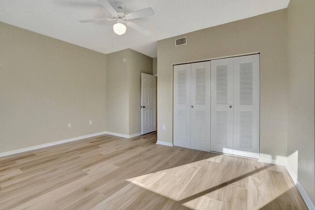 Building Photo - 270 Crestwood Cir
