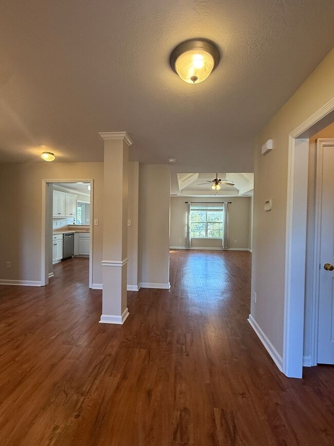 Building Photo - Spacious 3 BR/2BA Home + Formal Dining Roo...