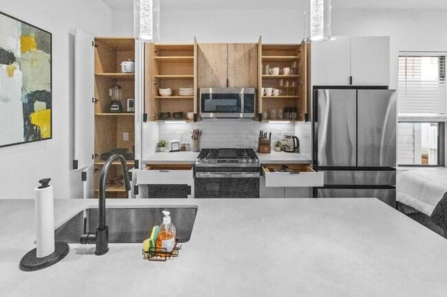 Building Photo - 6740 Peerless St