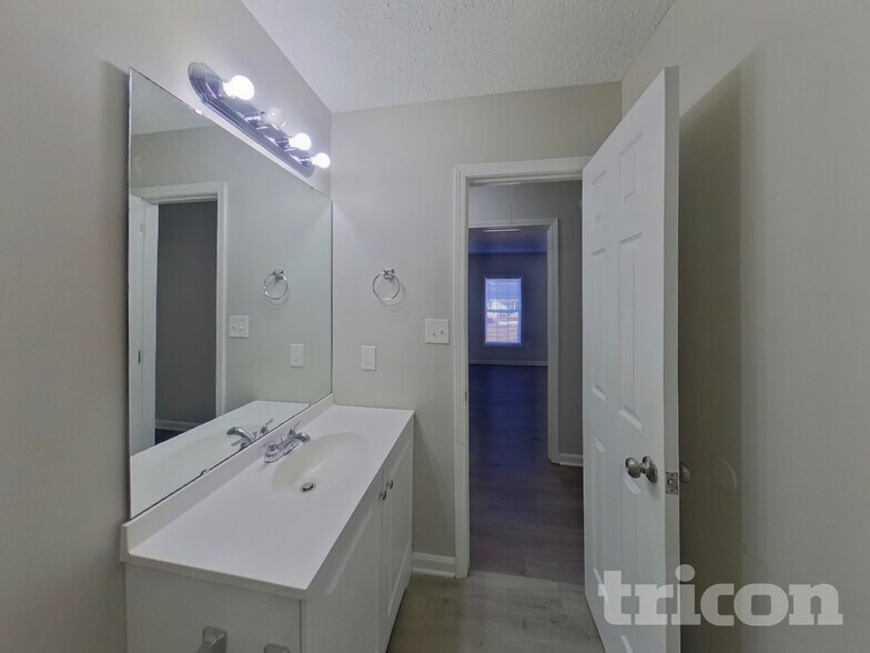 Building Photo - 5130 Daffodil Ln