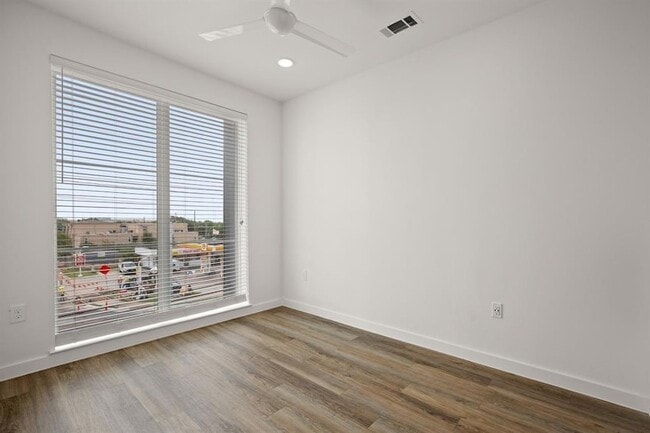 Building Photo - 6324 N Lamar Blvd