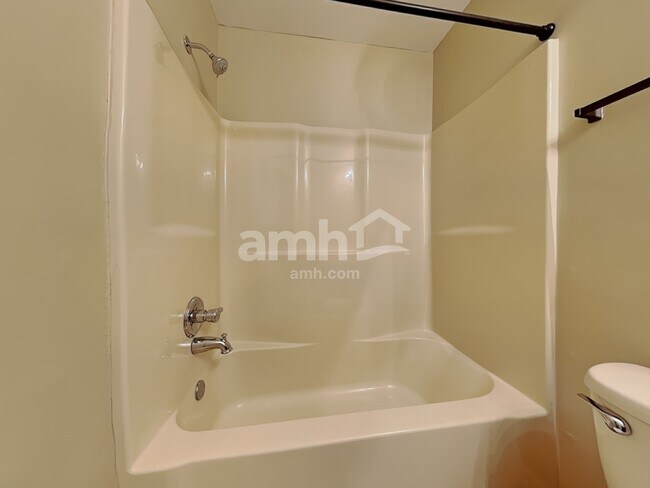 Building Photo - 5883 Savannah Pky