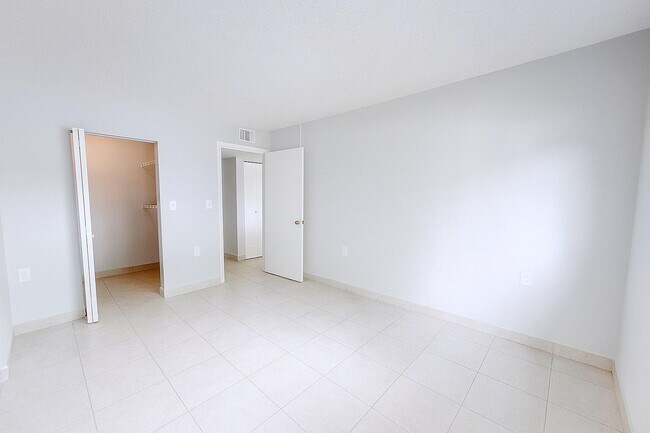 Building Photo - 1127 Lake Terry Dr