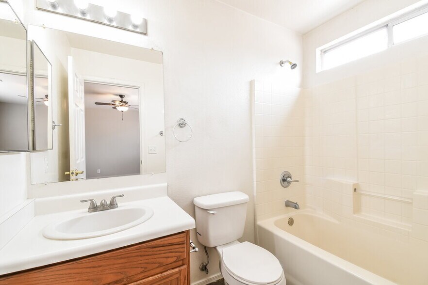 Building Photo - 8706 E Capri Ave