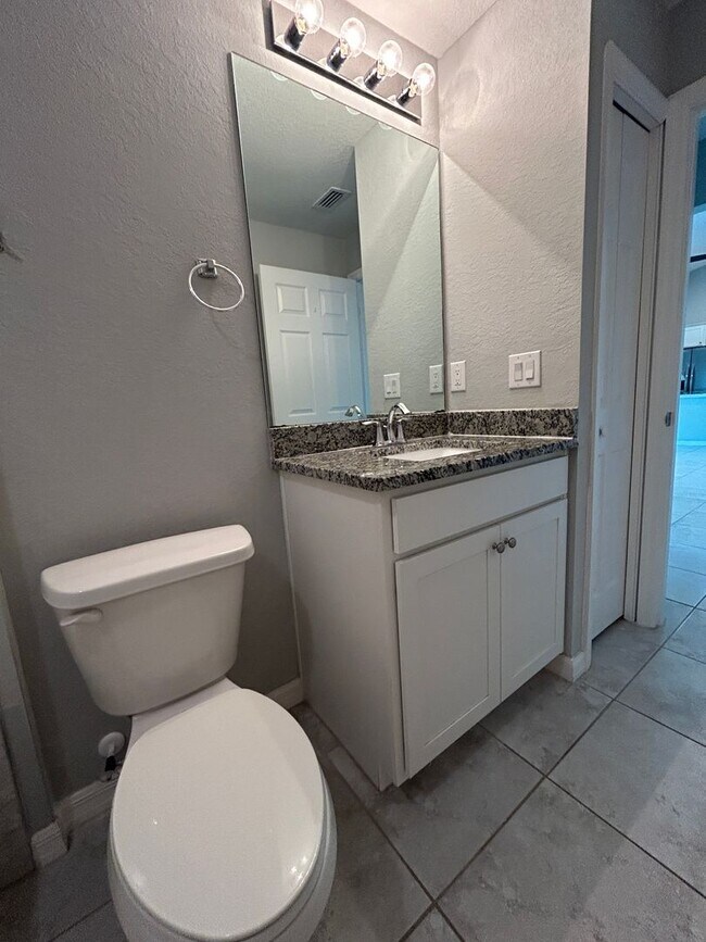 Building Photo - Don't Miss This 4 Bed, 2 Bath Home with Fe...