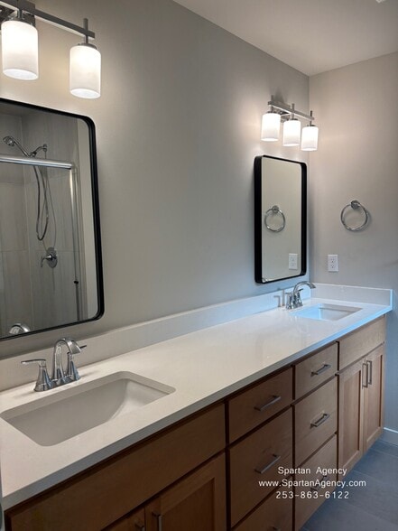 Building Photo - 507 15th St SE