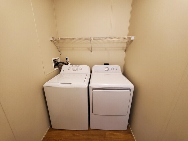 Building Photo - 3 Sparrow Hill Dr