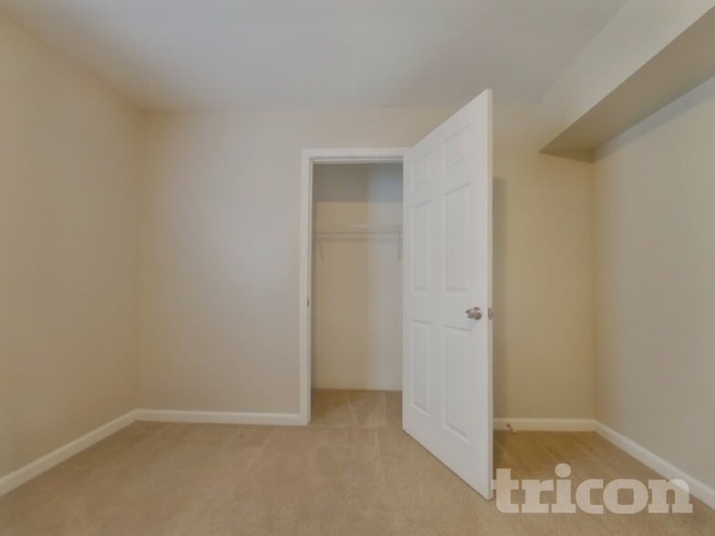 Building Photo - 1619 Spring Hill Ct