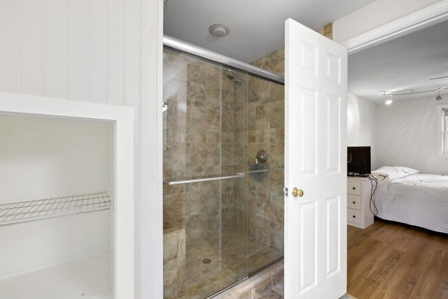 Building Photo - 31 Moulton Ave