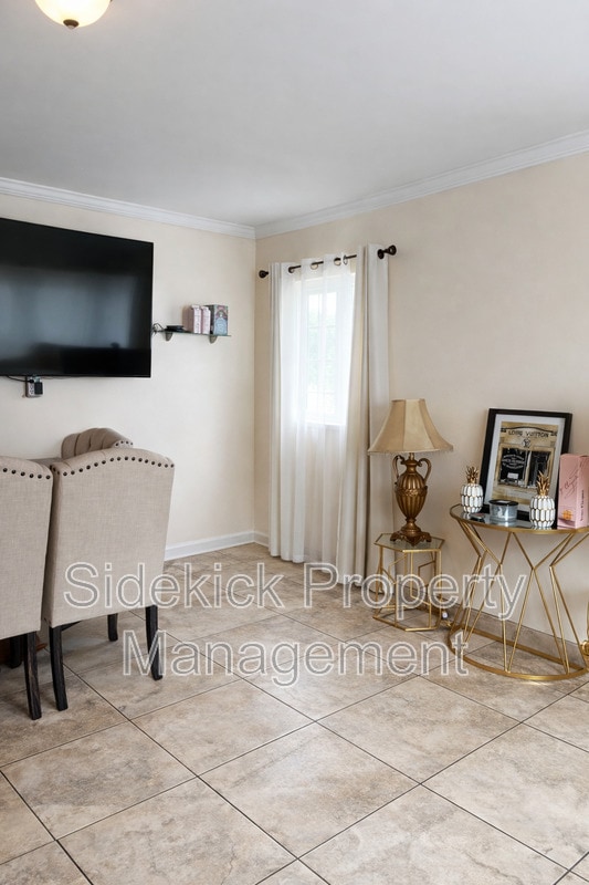 Building Photo - 4321 Beagle St