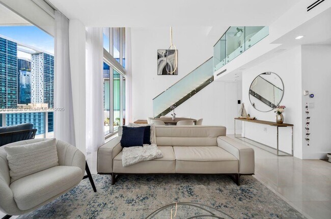 Building Photo - 200 Biscayne Blvd Way
