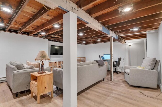 Building Photo - 19 Sherwood Rd
